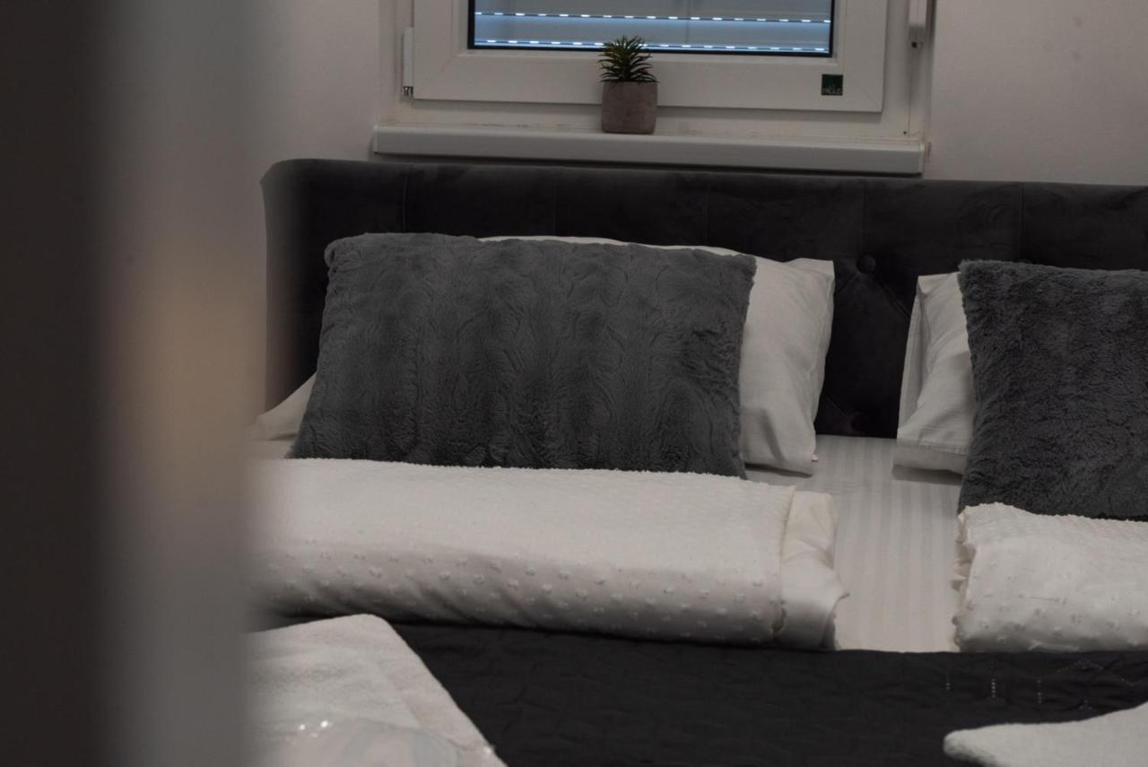 Lux Apartment III Prijedor Bagian luar foto